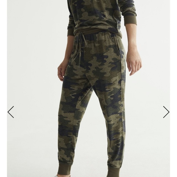 Luck Brand Camo Drawstring Waist Joggers - Picture 2 of 9